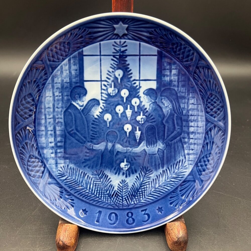 Royal Copenhagen 1983 Christmas Plate